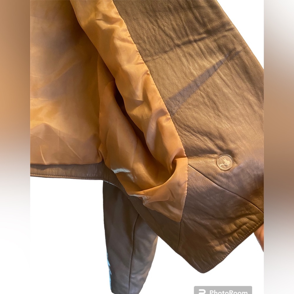 Cropped leather jacket. - Picture 4 of 7